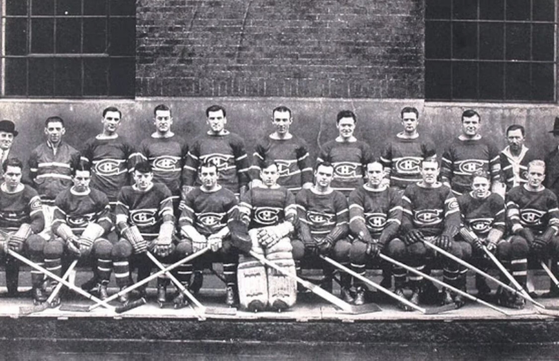 на фото команда Монреаль Канадиенс