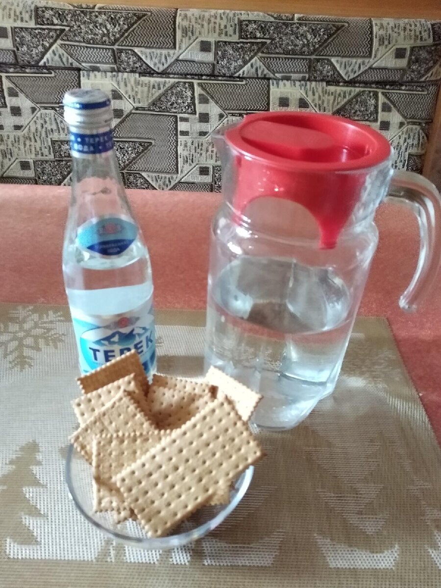 просто вода и минеральная.