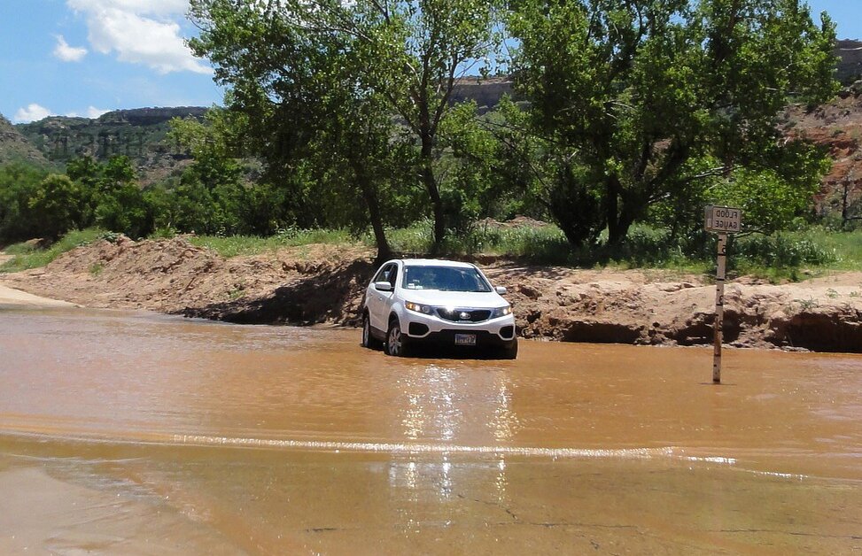 Сделал приспособление, позволяющее автомобилю самостоятельно выбраться из грязи, и получил патент на изобретение