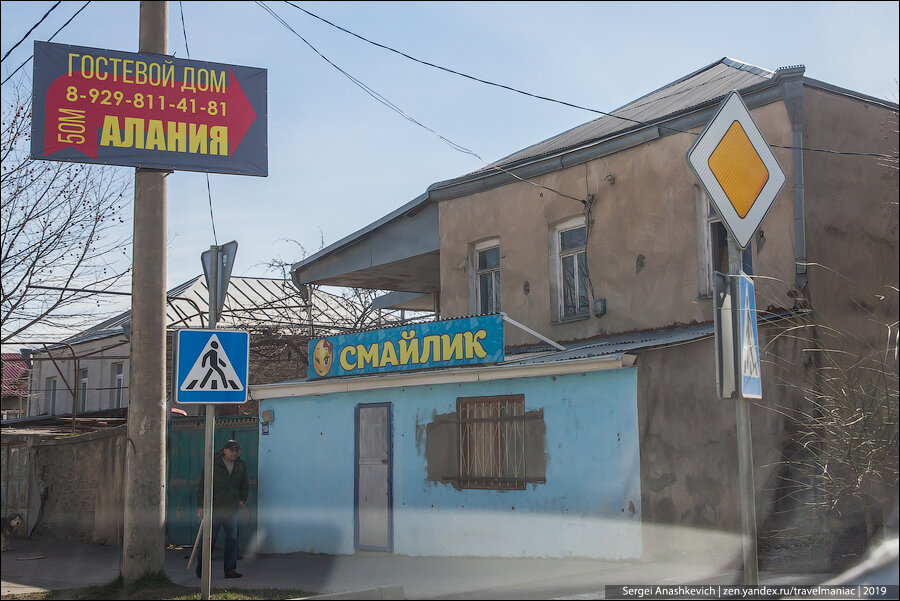 Приехал в Цхинвал и захотелось сразу же развернуться, и уехать. Это самая убогая столица, где я бывал