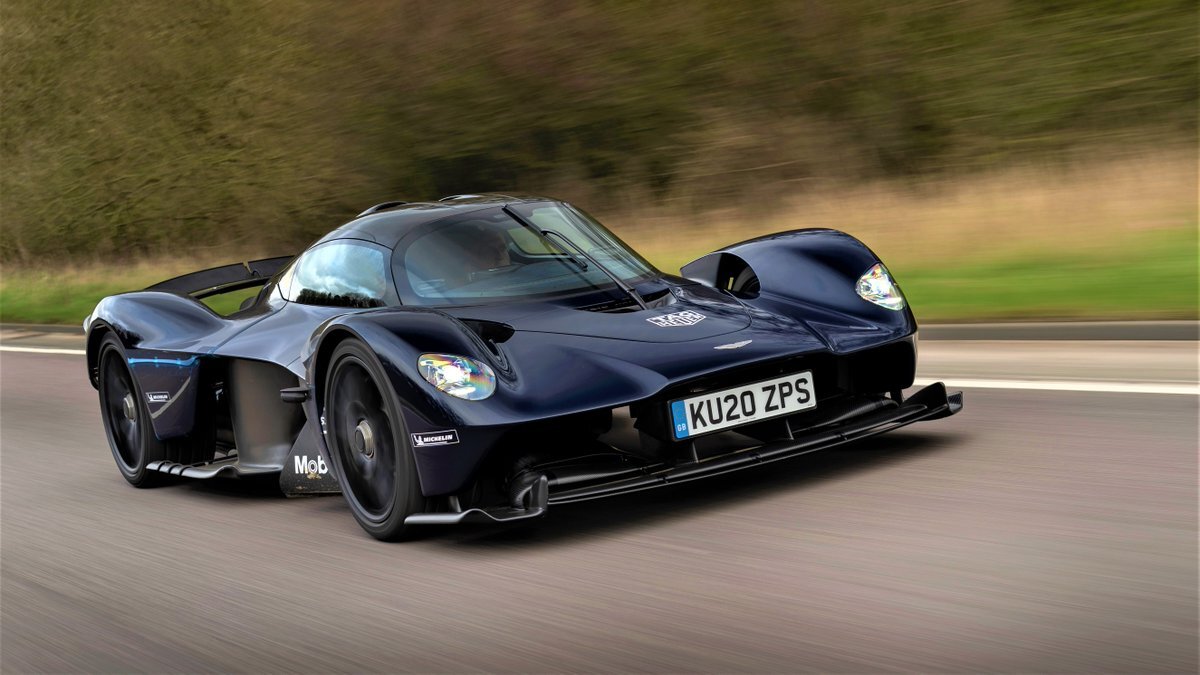  настоящий гоночный автомобиль, сошедший с трассы Формулы-1 на дороги общего пользования, Среднемоторный гиперкар создан под руководством технического директора Red Bull. Он оснащен двигателем Cosworth V12, соединенным с электрической трансмиссией, что обеспечивает суммарную мощность автомобиля 1160 л. с. При весе 1030 кг. В мире существует всего 150 таких машин, каждая из которых стоит 3,2 миллиона долларов.