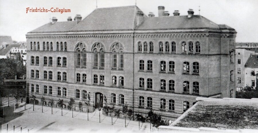 Гимназия Collegium Fridericianum в Кёнигсберге на довоенной открытке. 