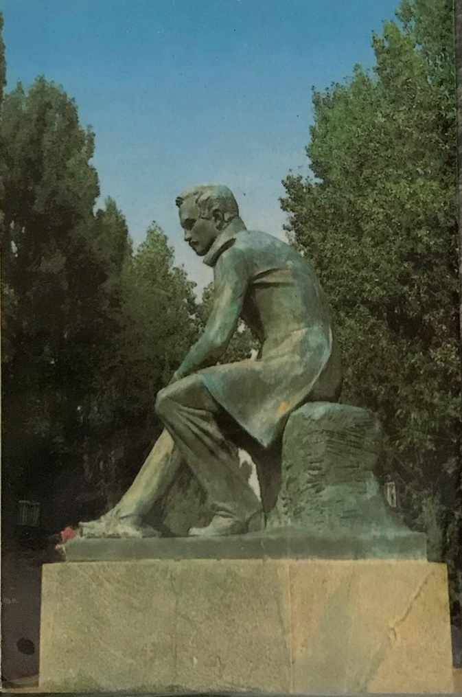 Памятник М.Ю. Лермонтову в г.Лермонтове - фото Е.Костенко
