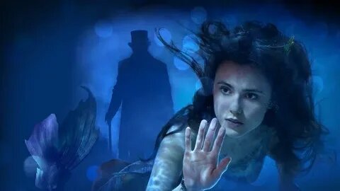 Бабушка рассказывает внучкам сказку о русалочке. Девочки не верят в сказки, и тогда бабушка поведала им историю, которая произошла с ней на самом деле. Когда-то давно молодой журналист Кэм Харрисон отправился в бродячий цирк со своей младшей сестрой Элли. Там им демонстрировали настоящую русалку, живущую в резервуаре с водой, и этот феномен потряс их воображение. Но еще больше они удивились, когда русалочка предстала перед ними на двух ногах. Кэм и Элли узнают о ее судьбе и злом волшебнике, который хочет захватить ее доброе сердце, и становятся участниками невероятных приключений.