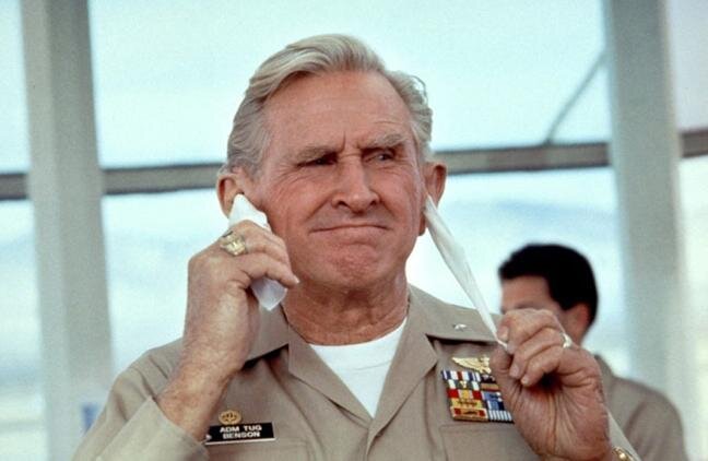 Кадр из фильма "Горячие головы".