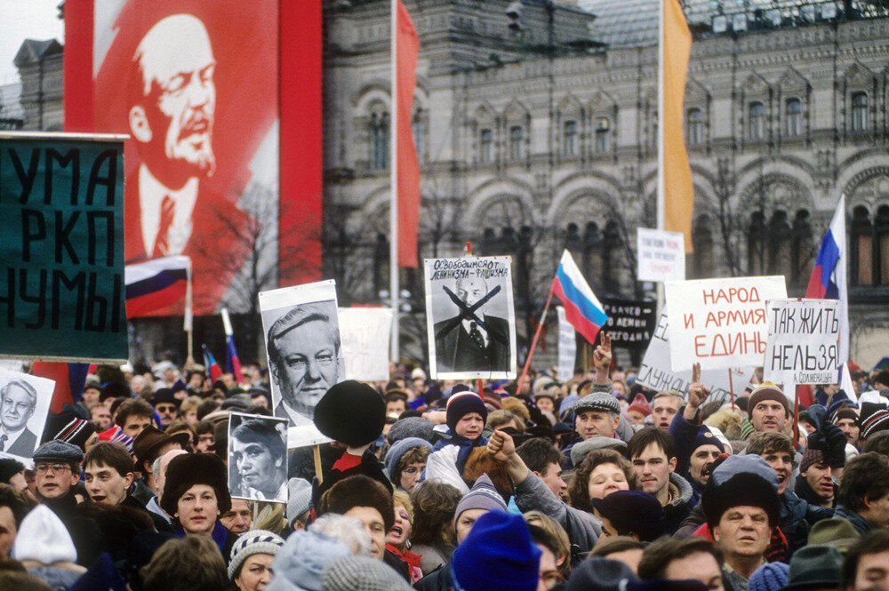 Митинг в поддержку ельцина 1990 фото