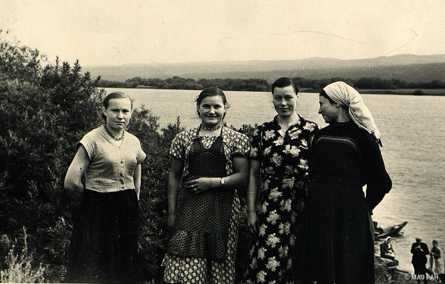 Маторин Н.М. Группа доярок. Русские. Иркутская область, Нижнеилимский р-он, Баньщиково д. 