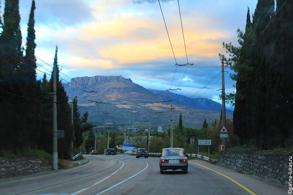 Алушта на машине. Трасса Симферополь Ялта. Трасса Симферополь Алушта. Дорога Симферополь Алушта Ялта. Ялтинская трасса Симферополь.