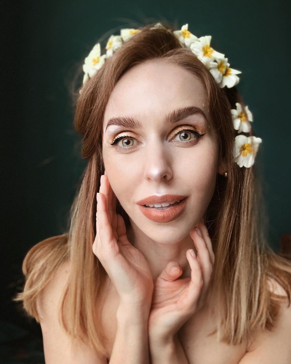 Цветочкам больно, страшно и обидно. Но они молчат.