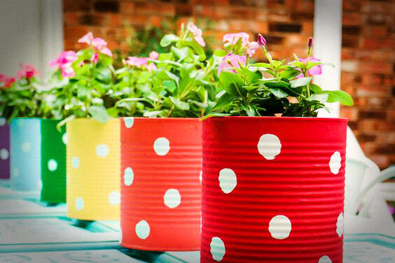 Стильные горшочки из жестяных банок