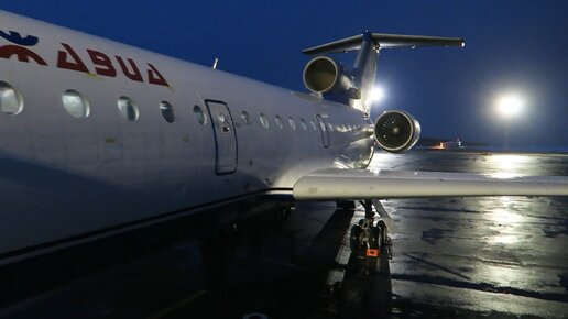 Самолет ижевск москва. Боинг 737 Ижавиа. Самолет як 42 Ижавиа. Самолет Ижавиа Ижевск. Boeing 737-800 Ижавиа.