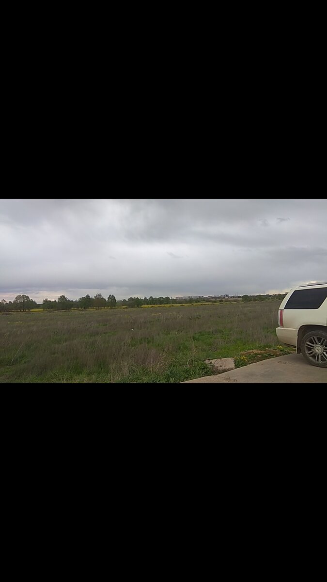 Это вид на мой микрорайон. Он где-то в 1,5 км от полигона. Мы одни из первых, кого обдает вонь по идущей розе ветров. Однако, мы на удалении - счастливчики, е-мое!