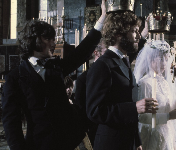 Брюс Робинсон, Ричард Чемберлен и Гленда Джексон в фильме «Любители музыки». Кадр из фильма