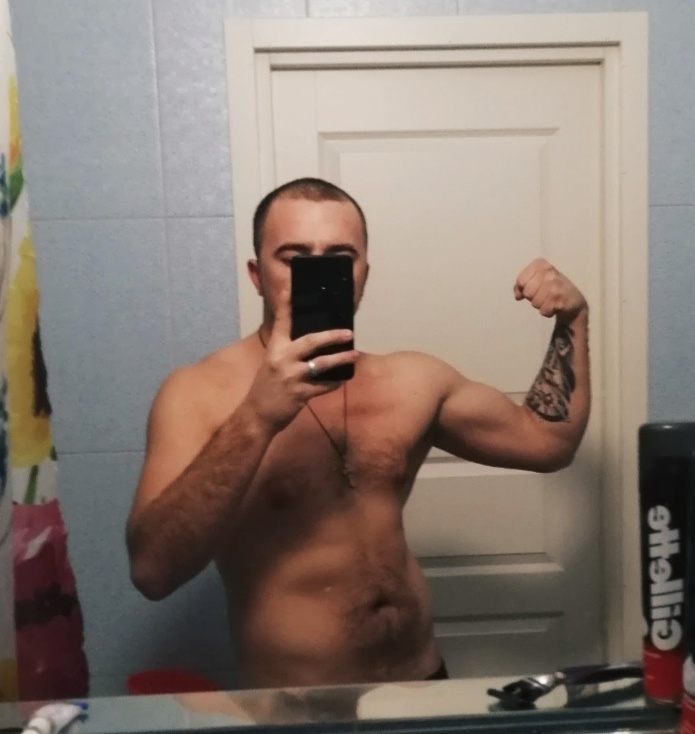 Знаю что не Сталоне.