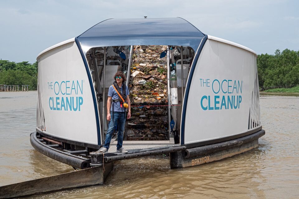 Так выглядит одна из установок по сбору мусора TheOceanClean. Фото с официального сайта компании