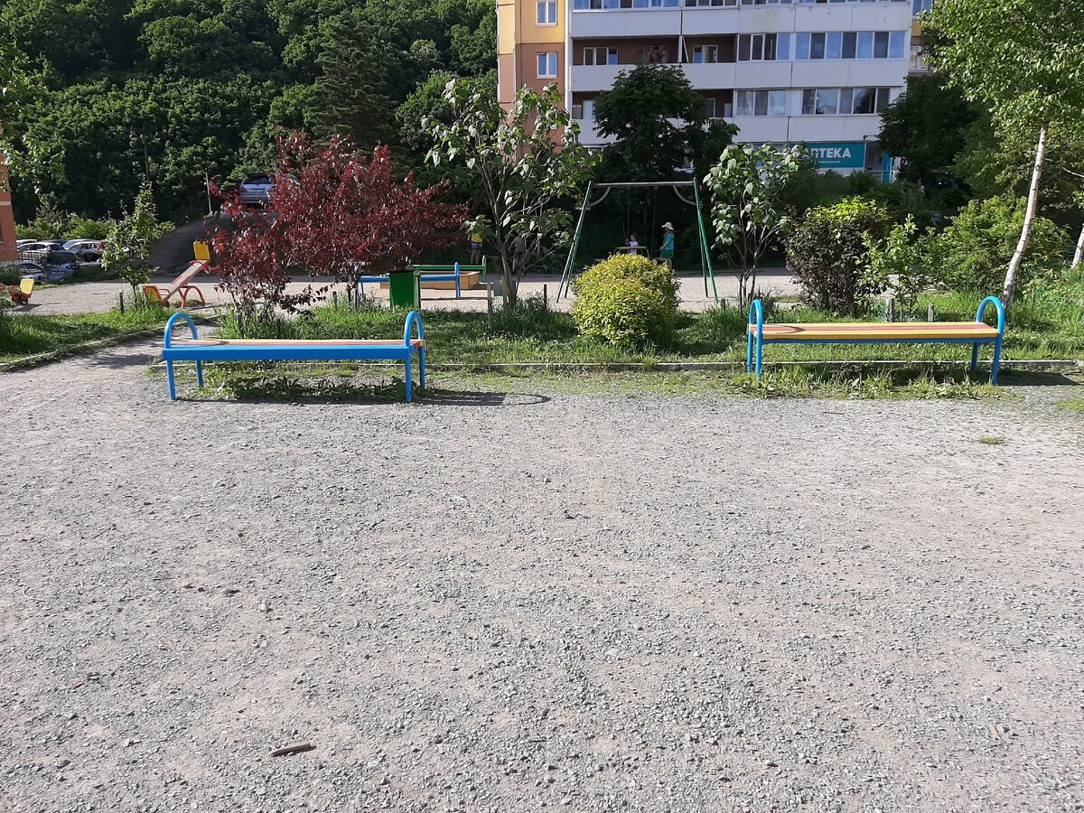 Скамейки в нашем дворе