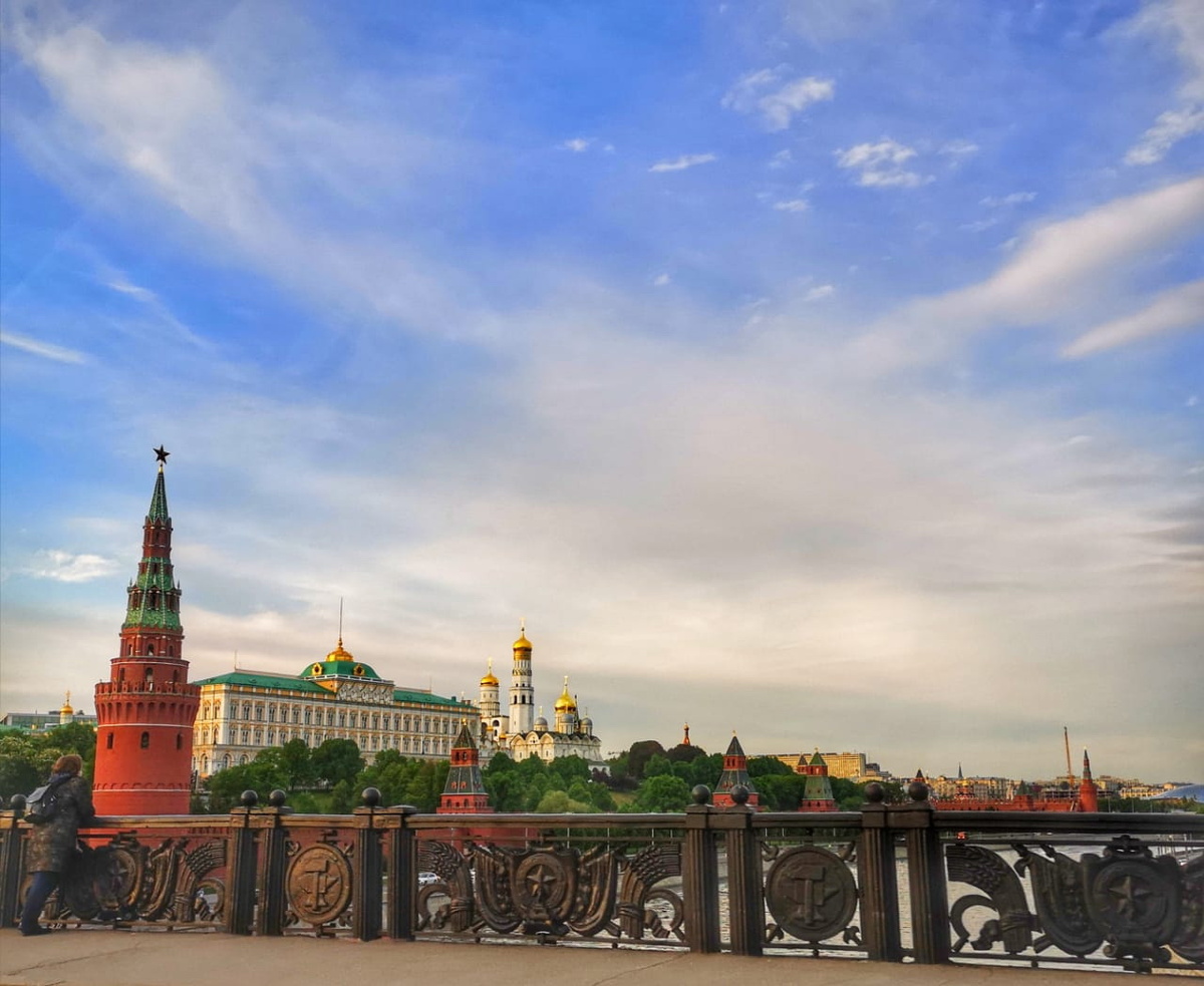 Наша красавица столица. Вид на Кремль с в Большого Каменного моста. 