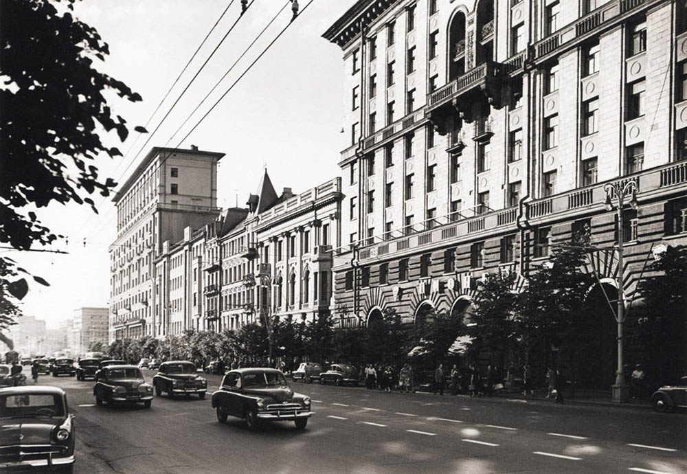 1960 е. Тверская улица в 1960. Улица Горького 1960. Москва Наума Грановского 80-е. Магазин Пионер ул Горького.