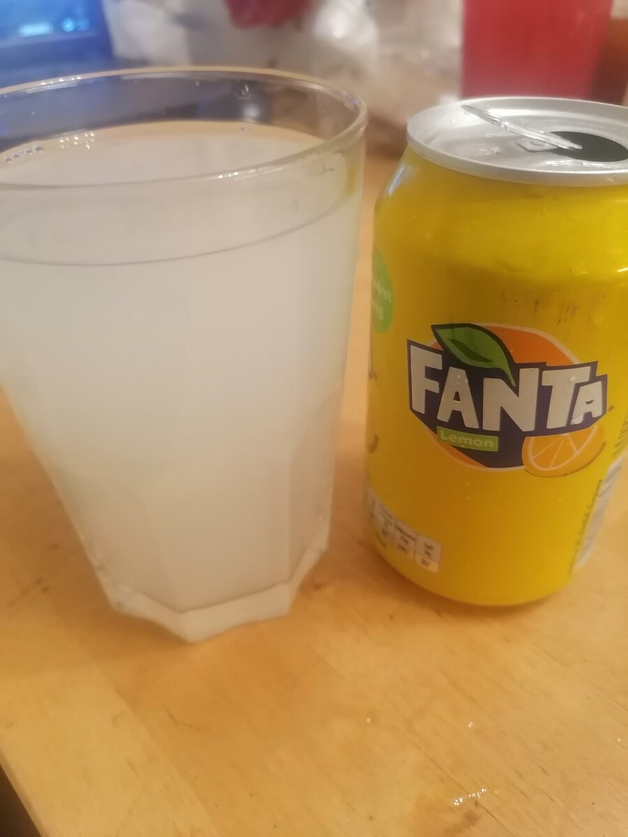 Фанта крышки. Фанта лимон. Пластиковая крышка Фанта. Fanta Lemon no Sugar Blue Bottle.