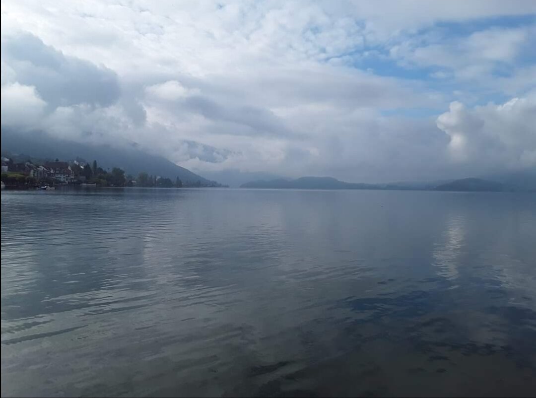 Вид на Цугское озеро и предальповые вершины бесподобен