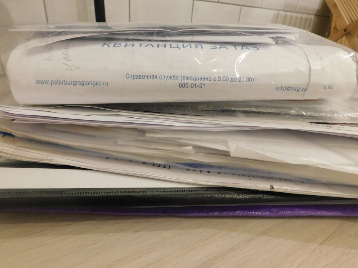 это фото пачки всех документов по квартире (вместе с коммунальными платежами), которые просили показать  