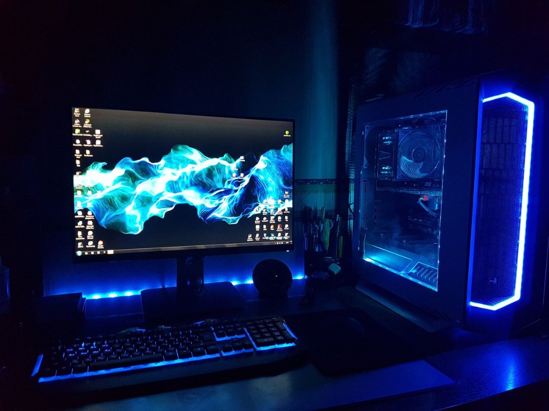 Show new computer. Самый новый комп в мире. Русская компьютерная компания. Современные компьютерные классы. Магазин компьютерной техники.