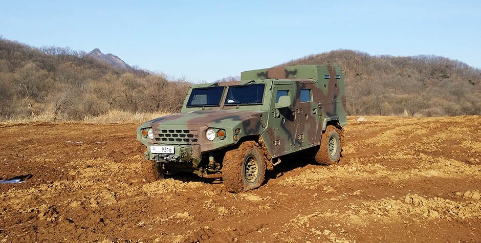 (первый военный внедорожник KIA)
