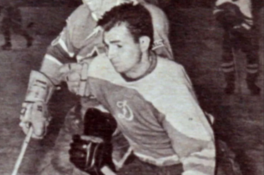 Взято из открытых ист очников Интернета.

А теперь,попробуем понять,почему В.В.Тихонов достоин такого положения? СОЛНЦЕЛИКОСТЬ-не появляется за какие то достижения,награды,регалии.СОЛНЦЕЛИКОСТЬ-это знак Божий.
В хоккее есть У.Гретцки.Великий и ужасный рекордсмен всего и вся.Но,вот СОЛНЦЕЛИКИМ считается Г.Хоу.Как-нибудь доберемся до разбора их деяний.Там есть о чем поговорить.В.В.Юрзинов-друг и соратник В.В.Тихонова,является Великим тренером.И это Величие неоспоримо.Человек ПЕРЕСТРОИЛ и ПОДНЯЛ хоккей в одной стране и довел его до величин,сопоставимых с Великими Сборными.Но,в памяти останется Виктор Васильевич Тихонов.