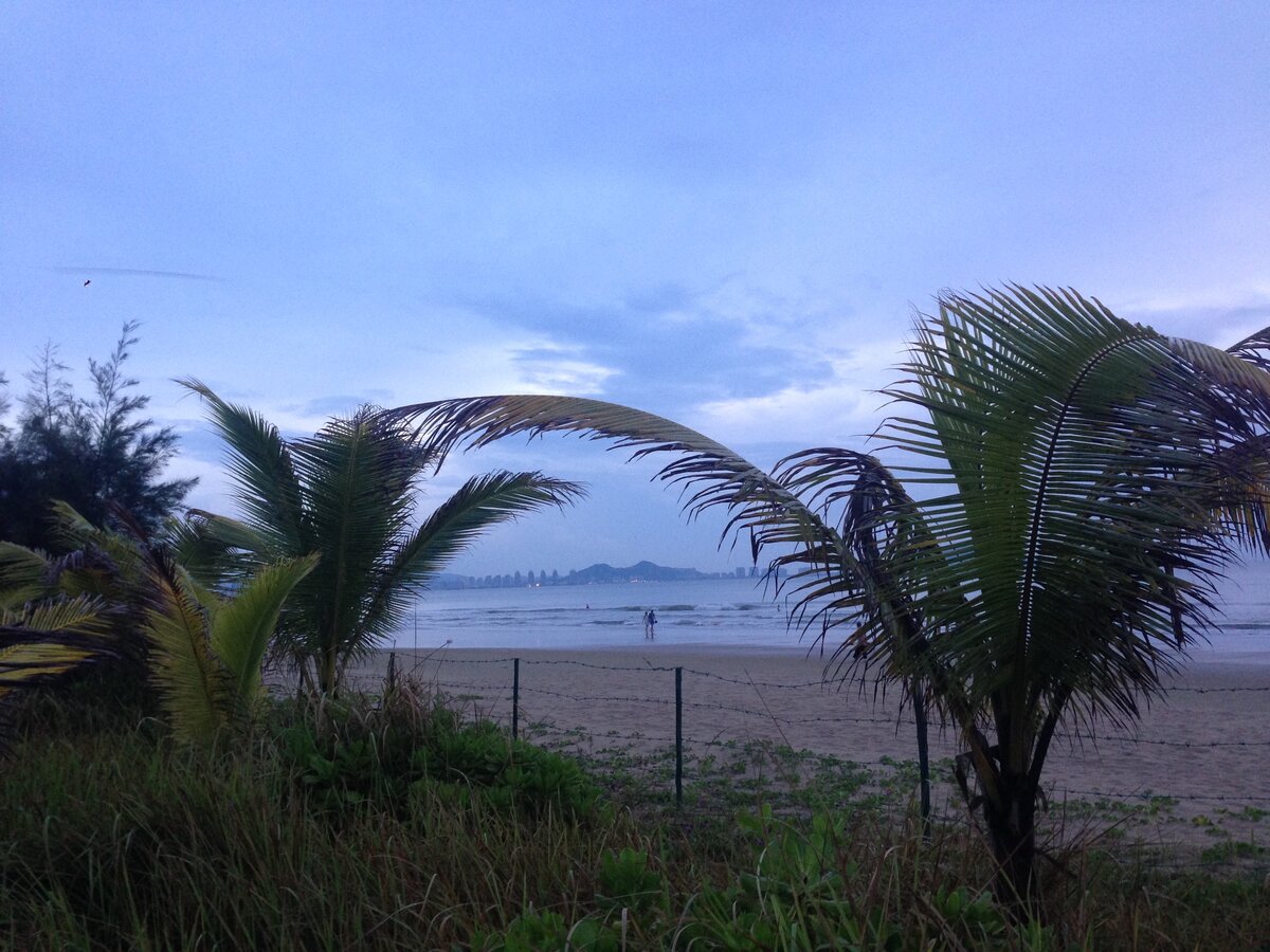 Пляж в Санье (三亚)