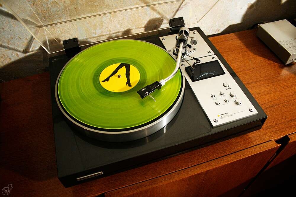 Hi fi винил. виниловая аудиосистема. виниловый проигрыватель eat forte. Saba звуковые колонки hi fi. Pro ject 6 perspex.