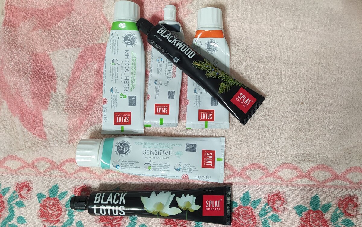 Фото автора. Зубная паста на всю семью. У каждого свои предпочтения.