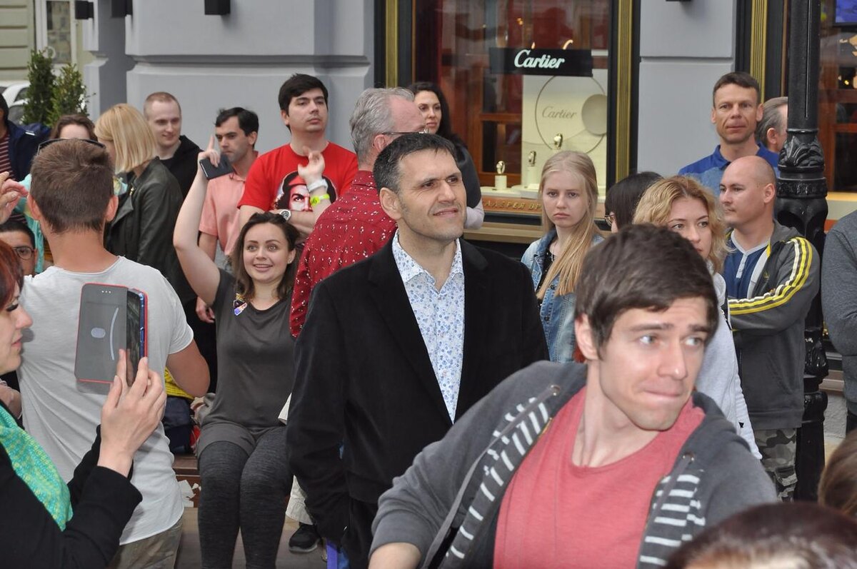 Как часто мы видим и слышим самих себя?
⠀
Для этих моментов вряд-ли кто может отвести время, а точнее мы пролетаем в большинстве случаев значимые для нас и нашей жизни рубежи.
⠀
Ценности - в жизни человека кто задумывается или предполагает, что и это имеет переменную?
⠀
Отчего это зависит:
- возраста, условий воспитания, физического состояния человека и многих других факторов.
⠀
Приходя к своей картине мира мы видим те самые результаты, которые лежат в нашей картине мира и то как мы видим себя в ней.
⠀
Не буду использовать громких слов и давать академические определения, но все-таки есть одно избитое слово - самооценка.
⠀
Пожалуй это одна из главных отправных точек в жизни человека:
- кто мы, где мы, что видим и как представляем себе то, что казалось бы не является нашим настоящим и ни когда не было  в нашим опыте.
⠀
Более того отсутствует опыт в родовой системе.
