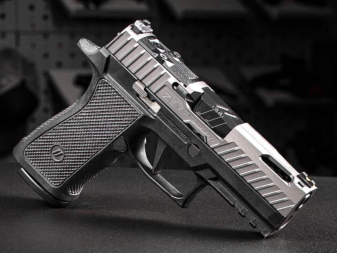 Новые пистолеты серии Z320 от компании ZEV Technologies отличаются от базовой модели SIG Sauer P320 действительно эффектным внешним видом
