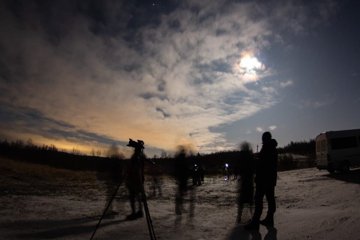 Вот так и стоишь на морозе около фотоаппарата 