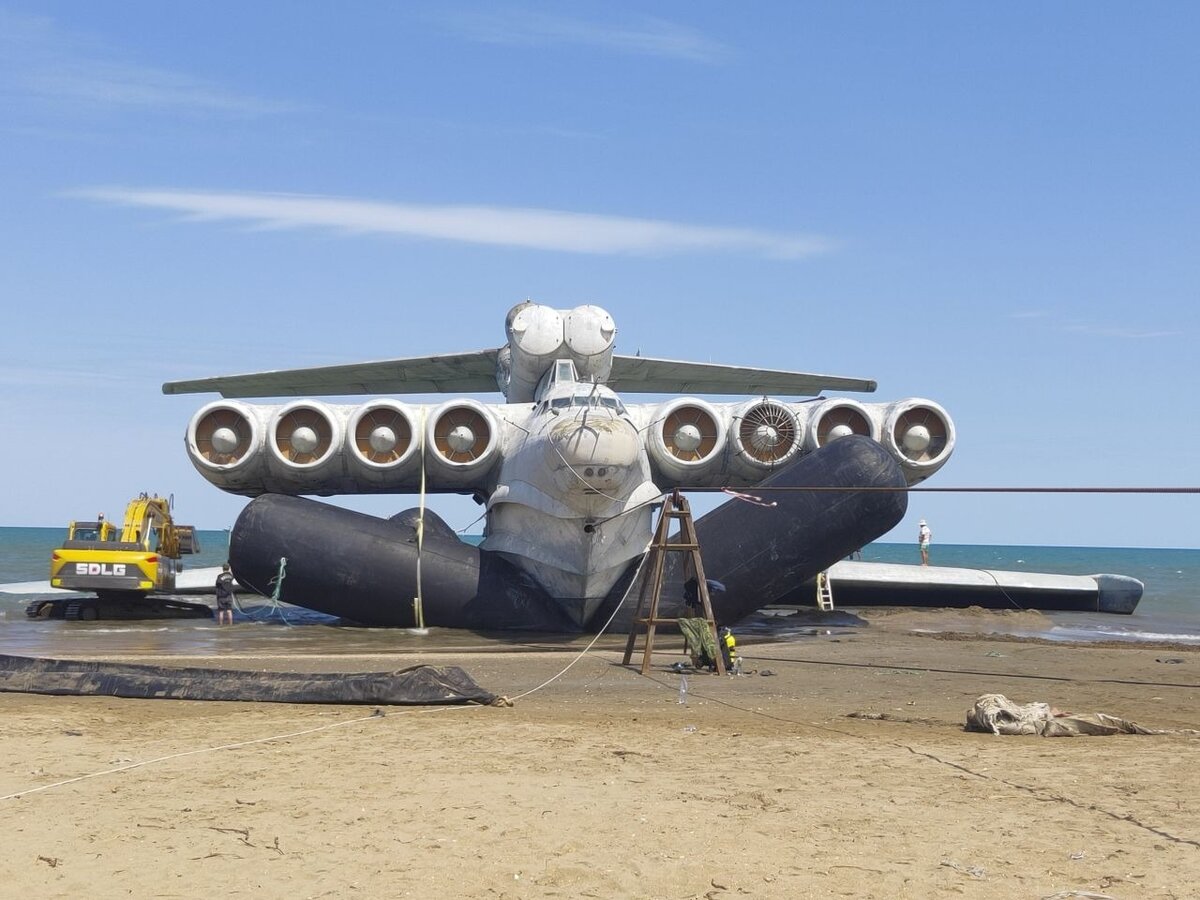 Самолет в каспийском море