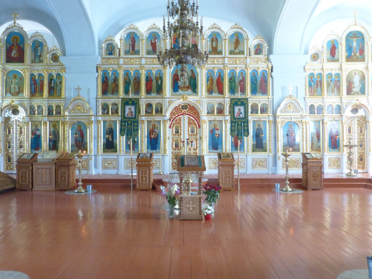 Вид на иконостас храма Макария Жабынского.