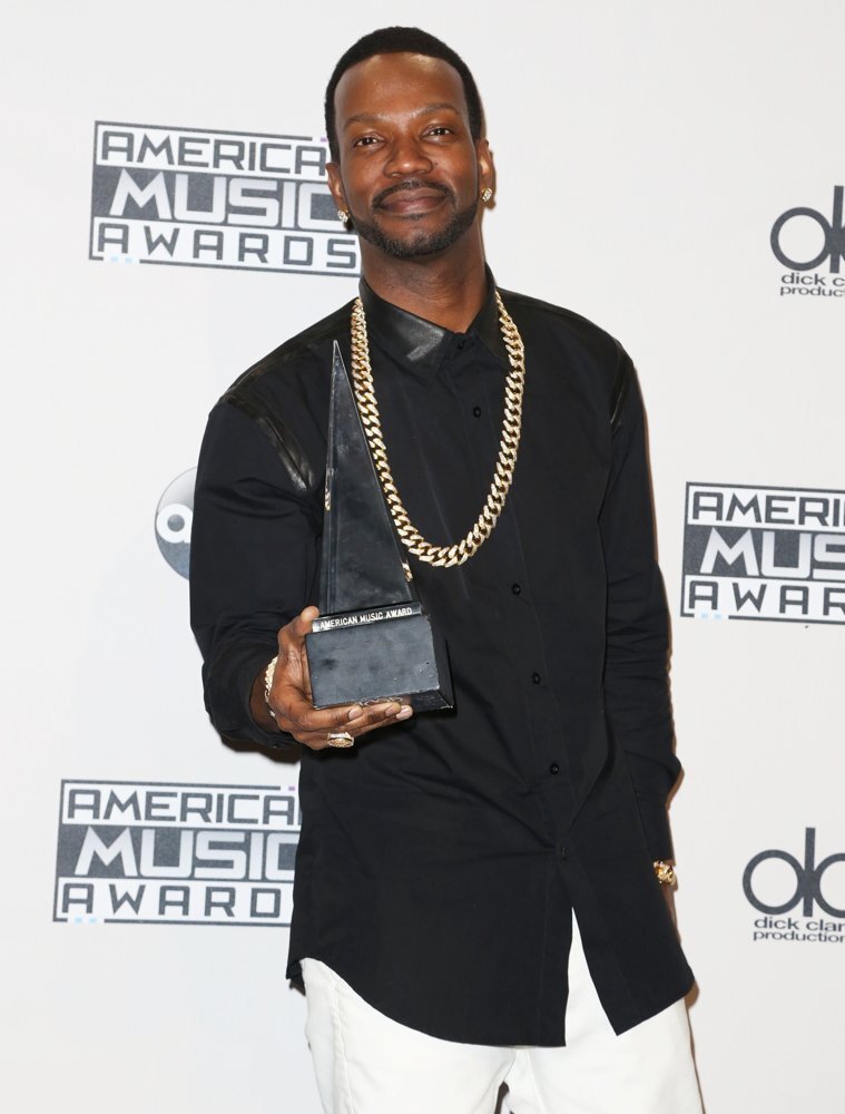 Так он выглядит без очков