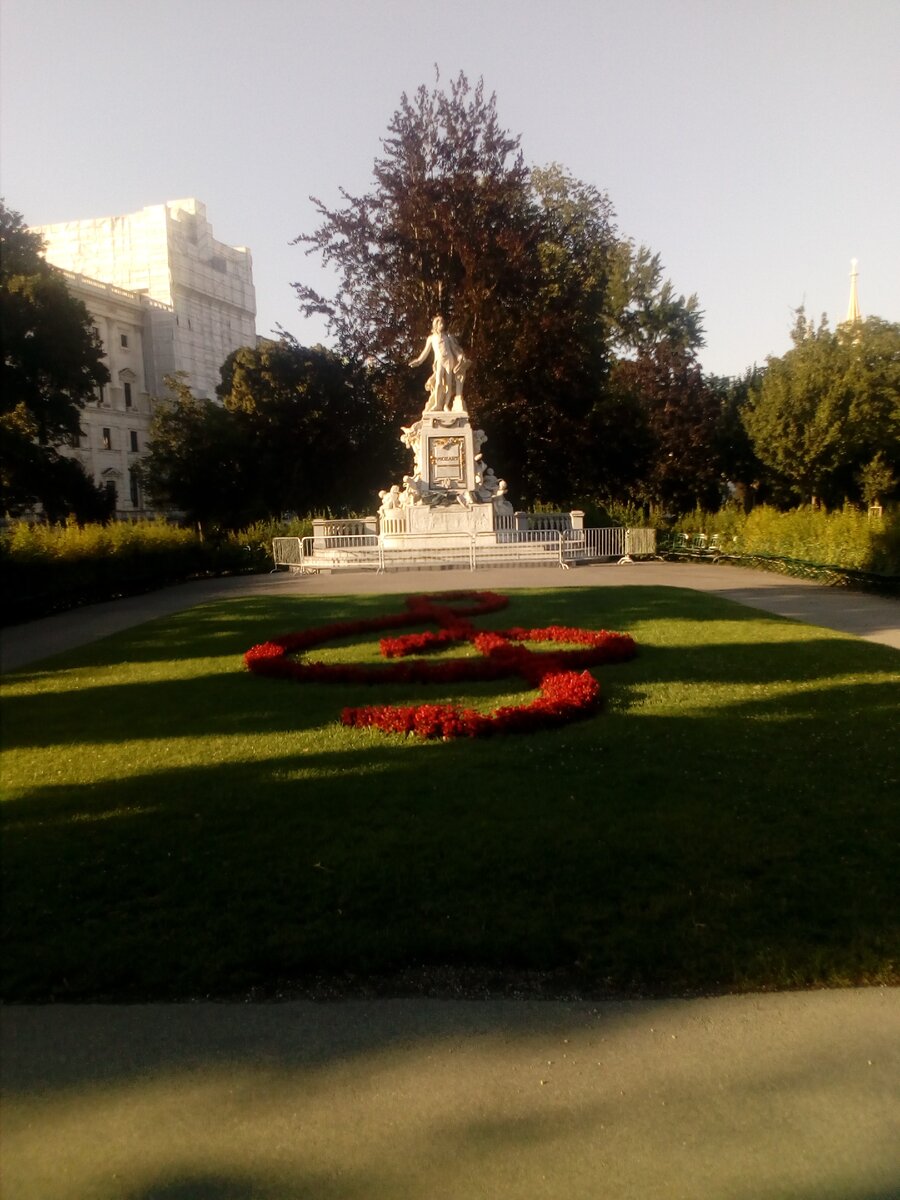 Памятник Моцарту в Вене