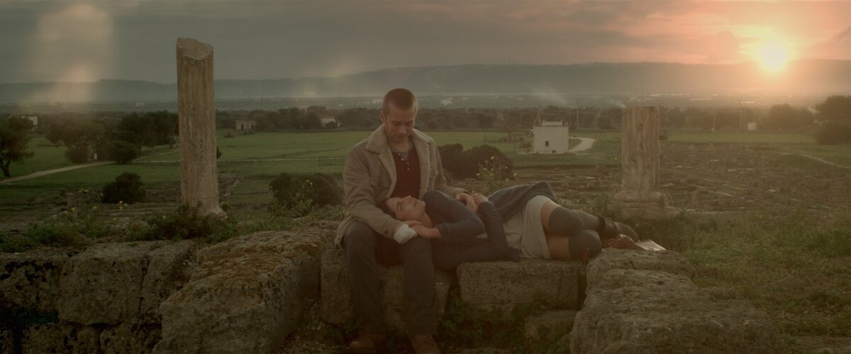 shot from "Spring"/2014/Justin Benson, Aaron Moorhead/Rustic Films, XYZ Films/Источник - y-blaz.livejournal.com