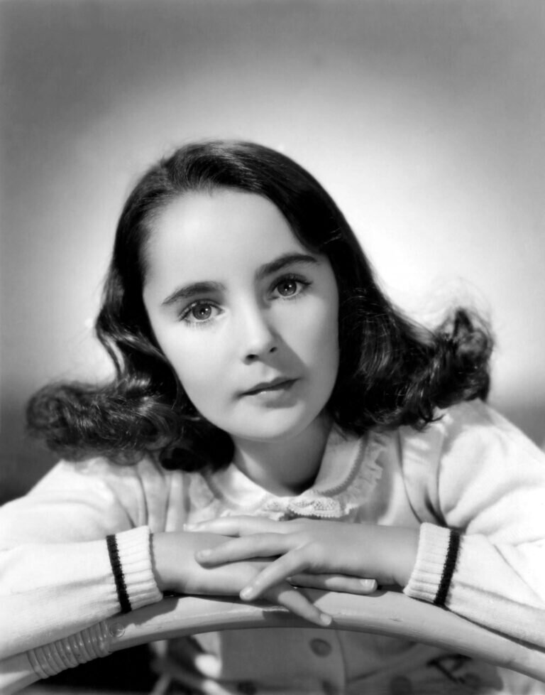 ЛИЗ в детстве. 