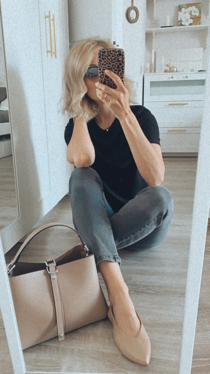 Джинсы Mango Straight, футболка ZARINA, открытые туфли из мягкой кожи и сумка RESPECT.