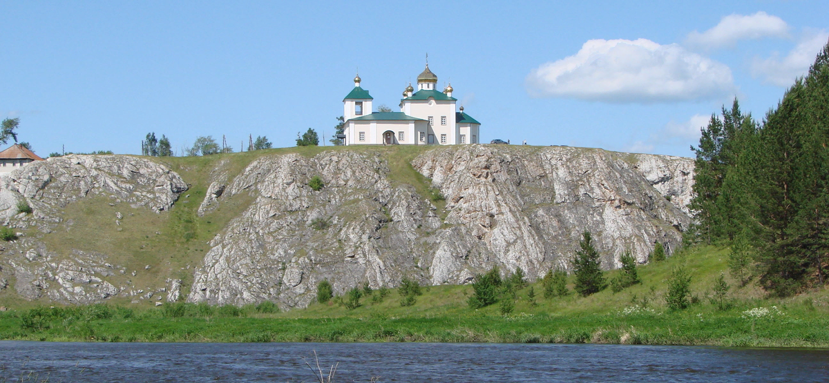 Поселок белокаменный свердловской. Храм в Арамашево Свердловская. Село Аромашево Свердловская область. Аромашево Церковь Свердловской области. Аромашево храм на скале.