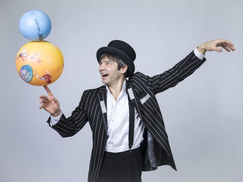 Жонглер фортепиано. Жонглер. Икарийские игры цирк. Жонглер фортепиано. Жонглер фортепиано.