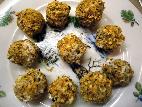 Сырные шарики с фисташками