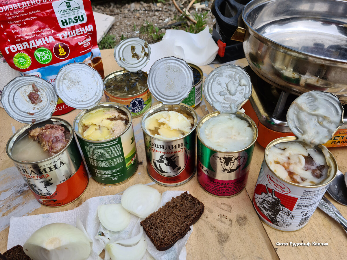 Жирненькая! С виду так себе, я бы остановился на средней банке, она более приятная на вид. На сковородку всех! Жарить будем!  