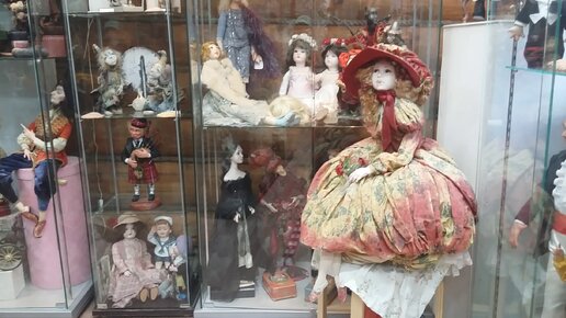 Выставка кукол в Кукольном переулке Московского Царицынского Кремля