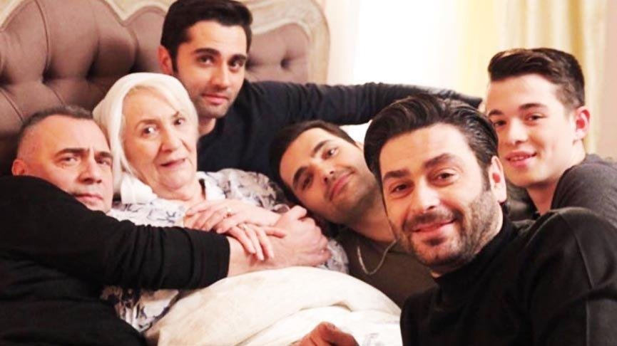 Команда сериала "Мафия не может править миром" уже выложила посты 