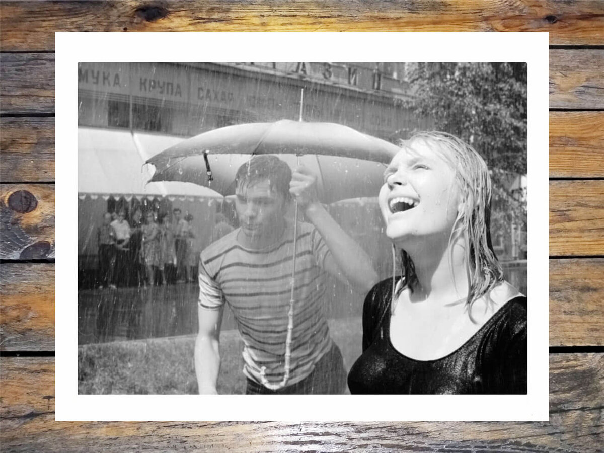 Три девушки в париже фильм. На париж фильм. Три девушки в париже 1981. Три девушки в париже 1981. На париж фильм.