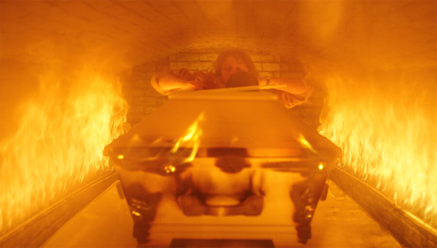 Печь для кремации. Лив выбирается из заколоченного отцом гроба.