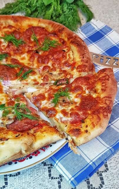 Для теста:
Мука - 150 г (1 стакан 250 мл)
Дрожжи сухие - 3 г
Вода - 80 мл
Масло подсолнечное или оливковое - 1 ст. ложка
Соль - 0,25 ч. ложки
Сахар - 0,5 ч. ложки